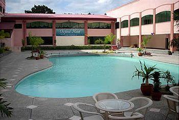 Hotel Royce & Casino Clark Field